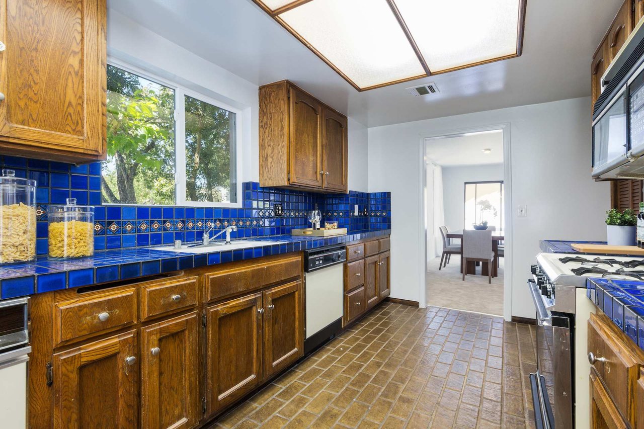Front Facing Spacious Townhouse