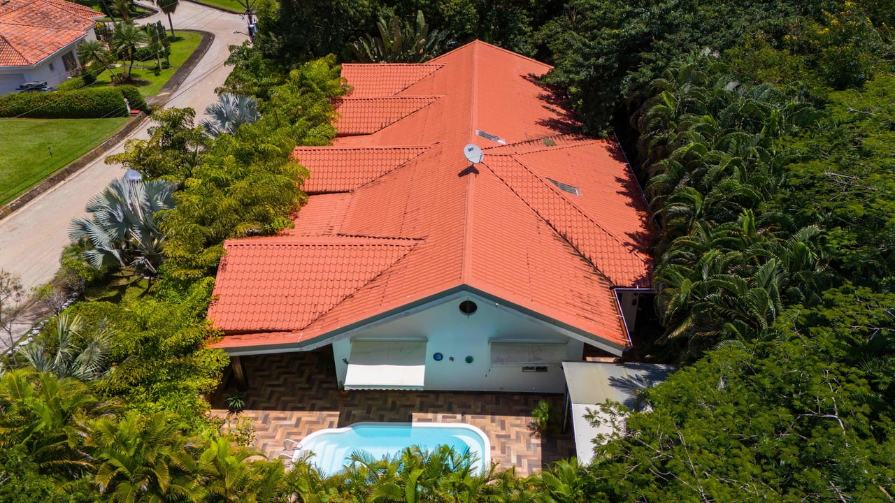 Casa de Palmas | Beautiful gated community just 5 min. to the beach!