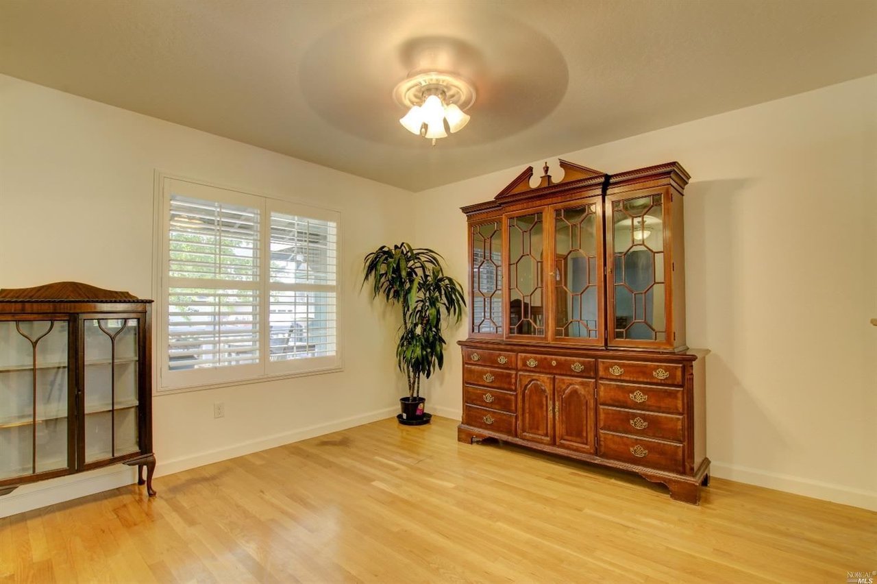 1617 Caulfield Ln