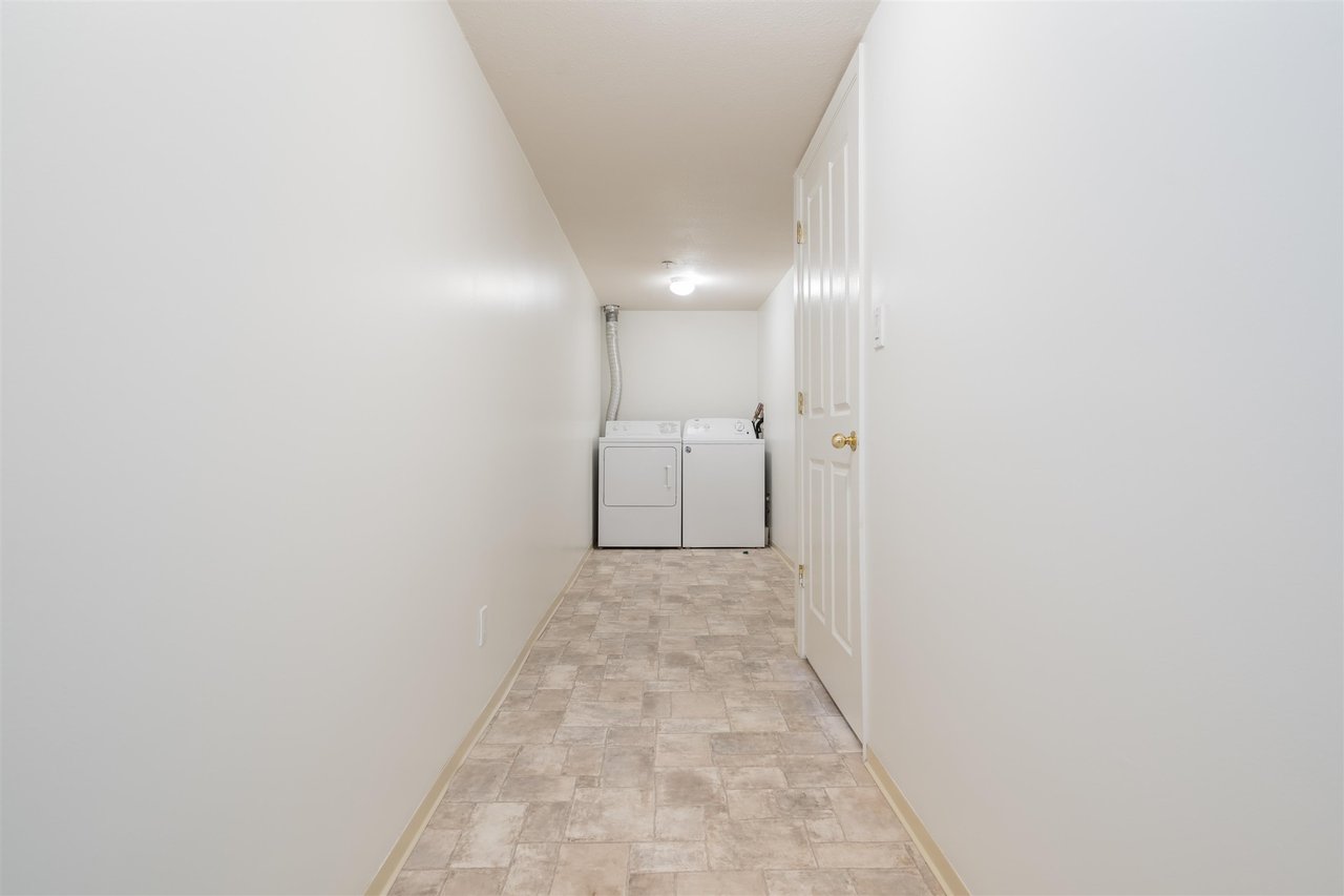 6-9977 138 St