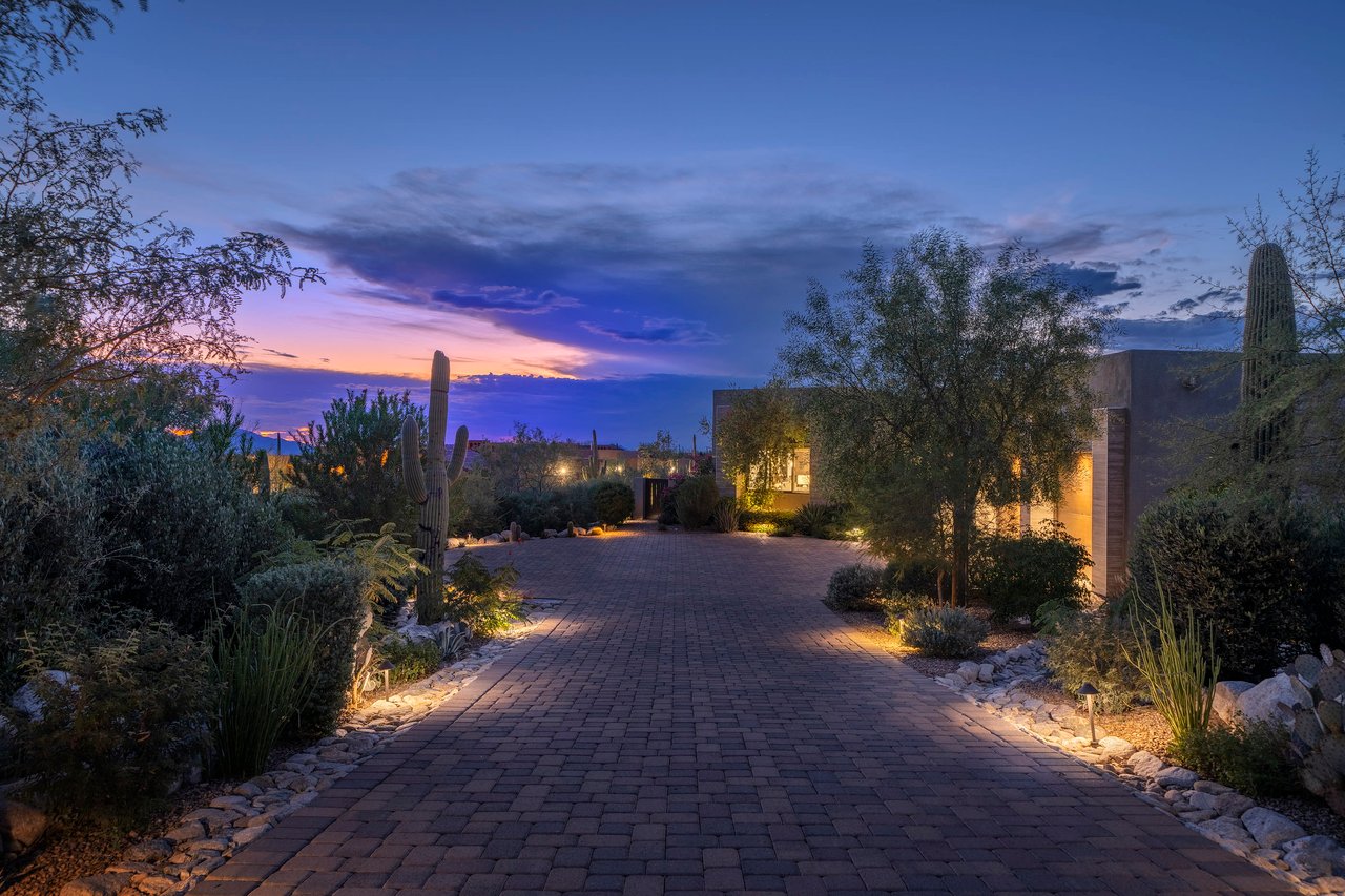 8005 N Barrel Cactus Drive