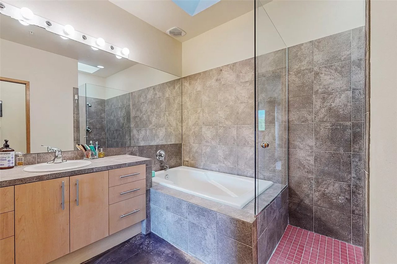 604 Avenida Villa Hermosa #201