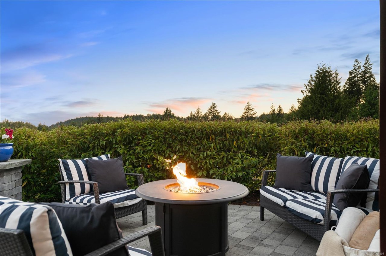 630 Granrose Terr, Colwood