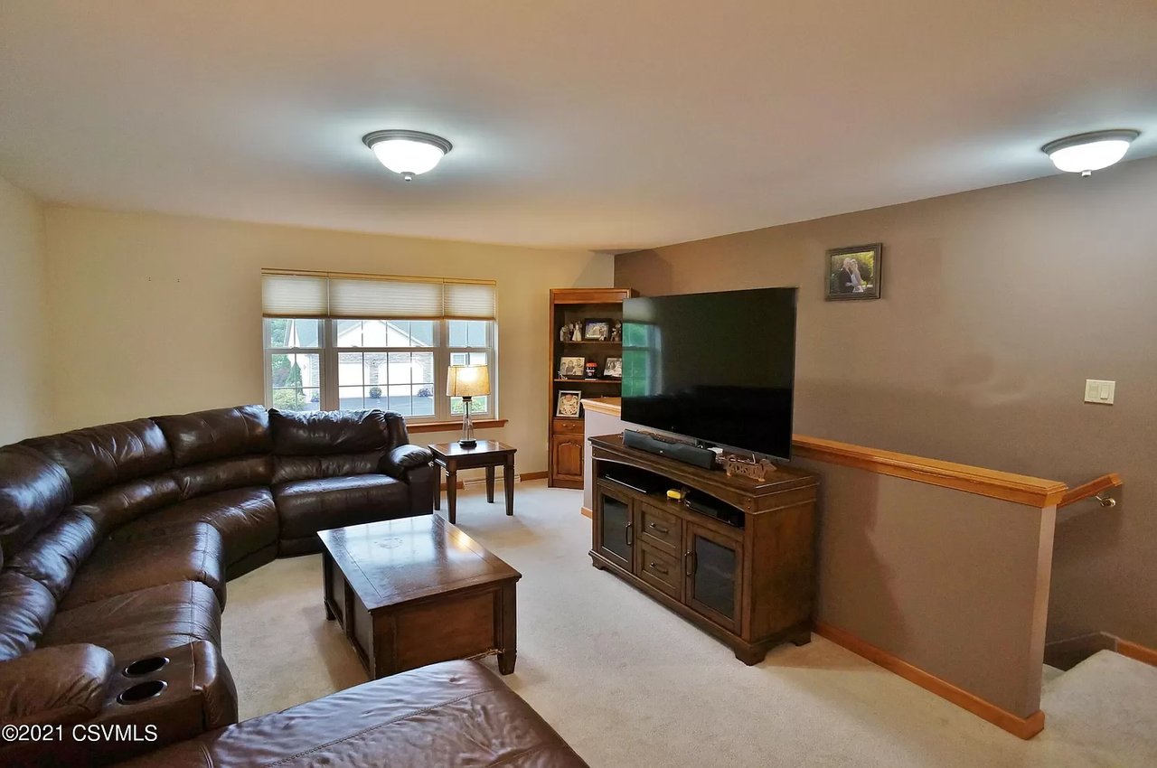 128 Darlene Ct