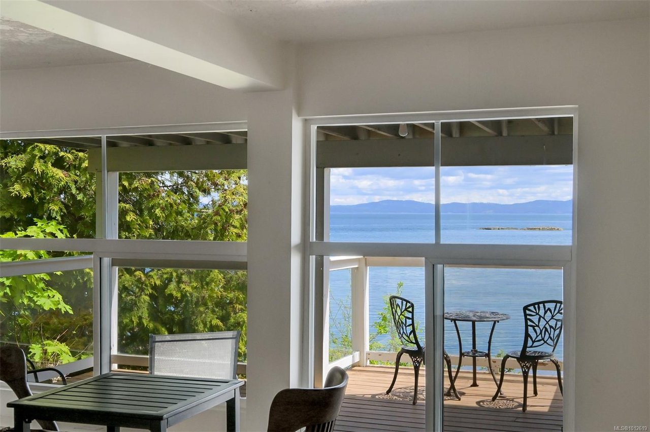 4955 Cordova Bay Rd