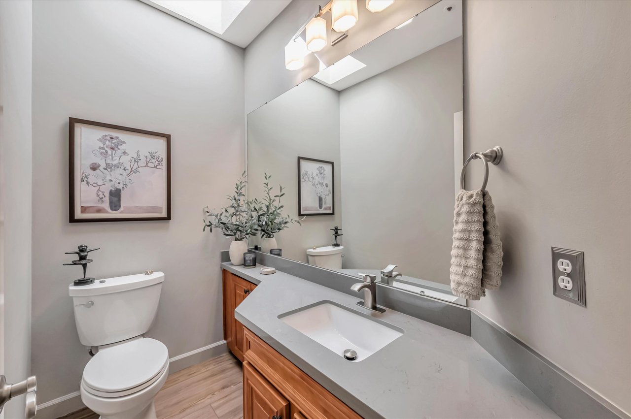 17 Crystal Creek Ct