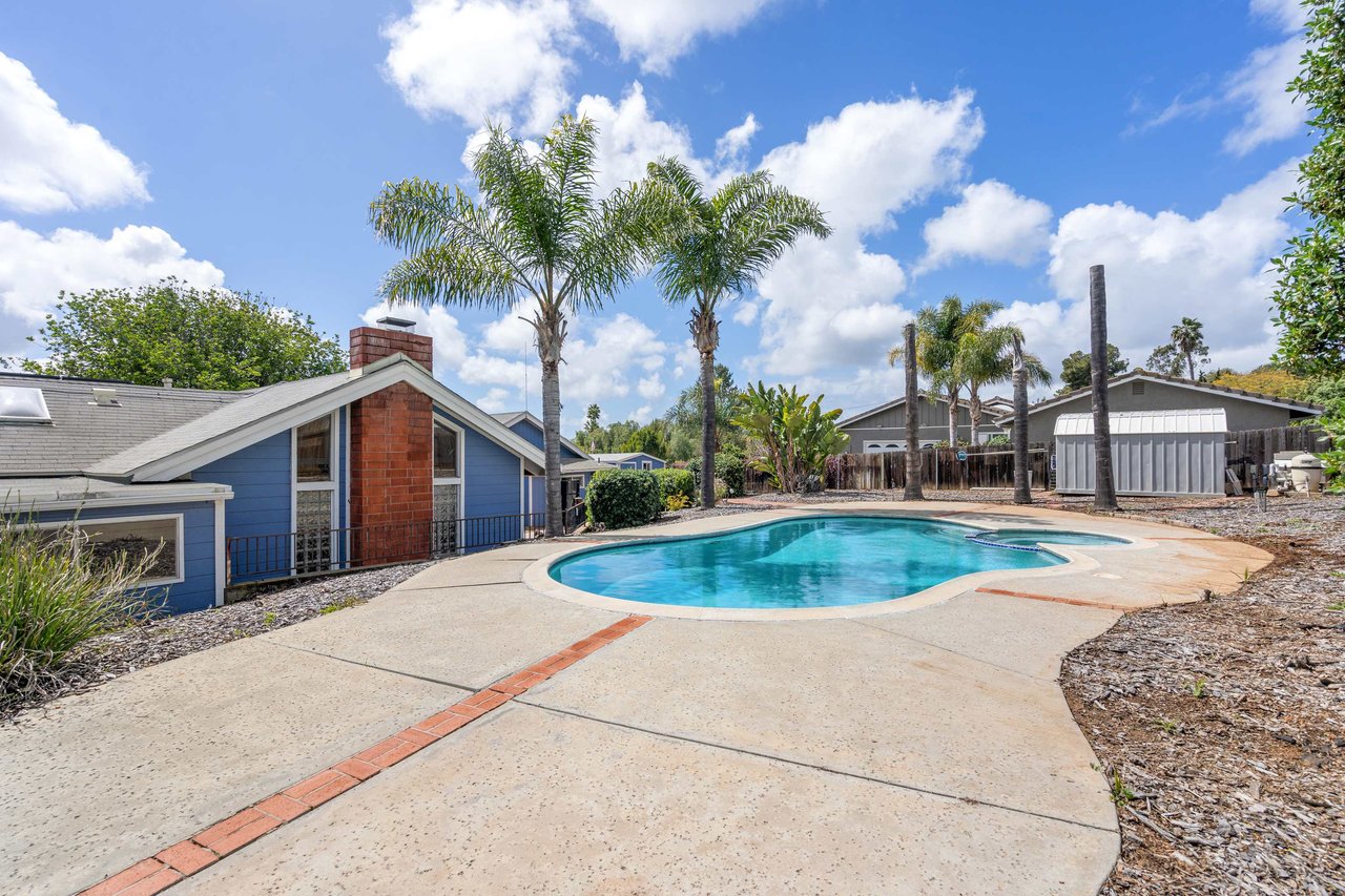 1002 Pepper Tree Ln