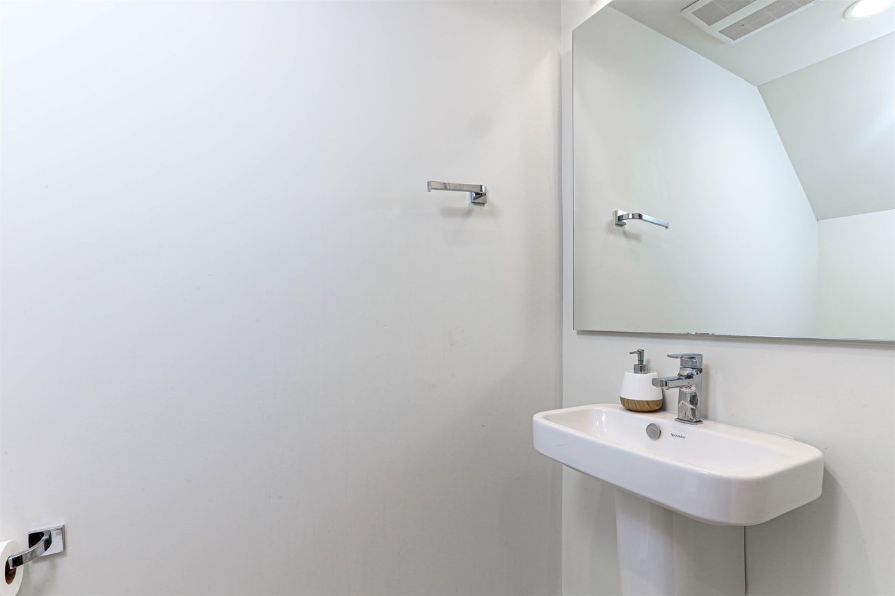 228-708 Lea Ave
