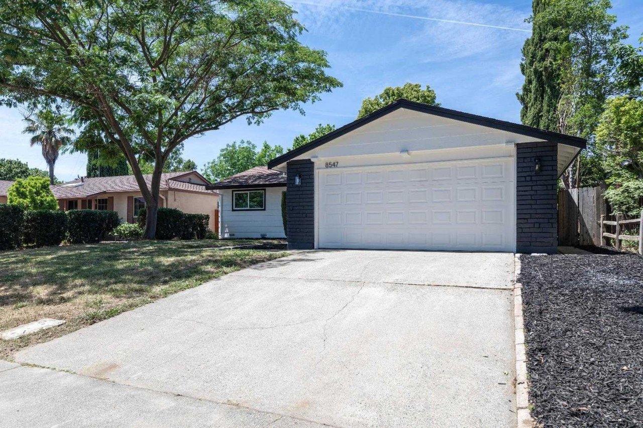 8547 Erinbrook Way