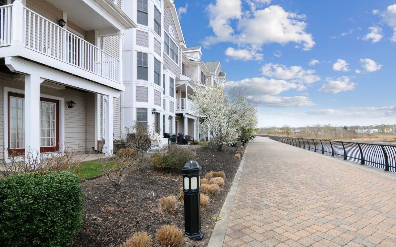 56 Raritan Reach Rd