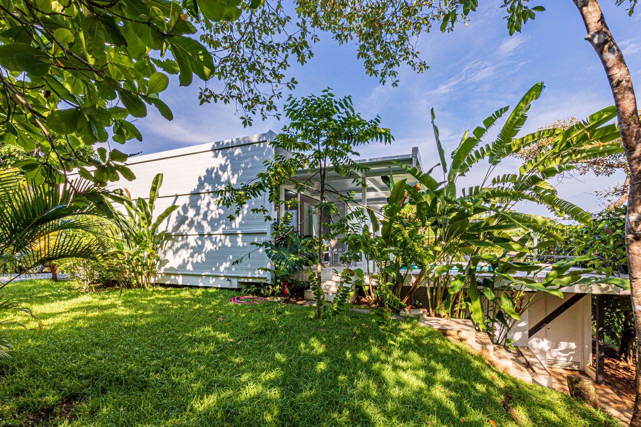 Casa Las Palmeras, Stunning Mountain and Ocean View Home