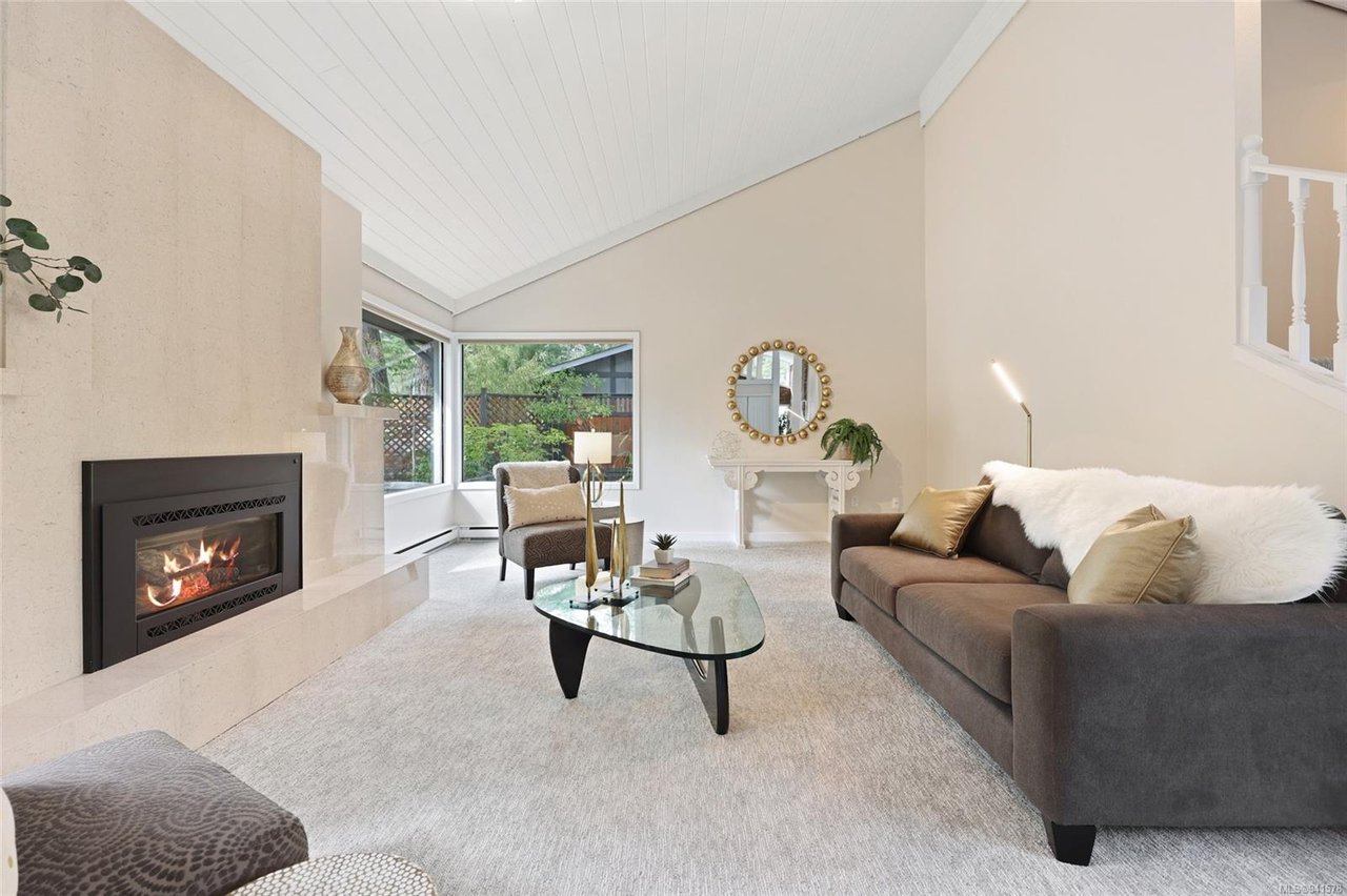 4527 Emily Carr Dr