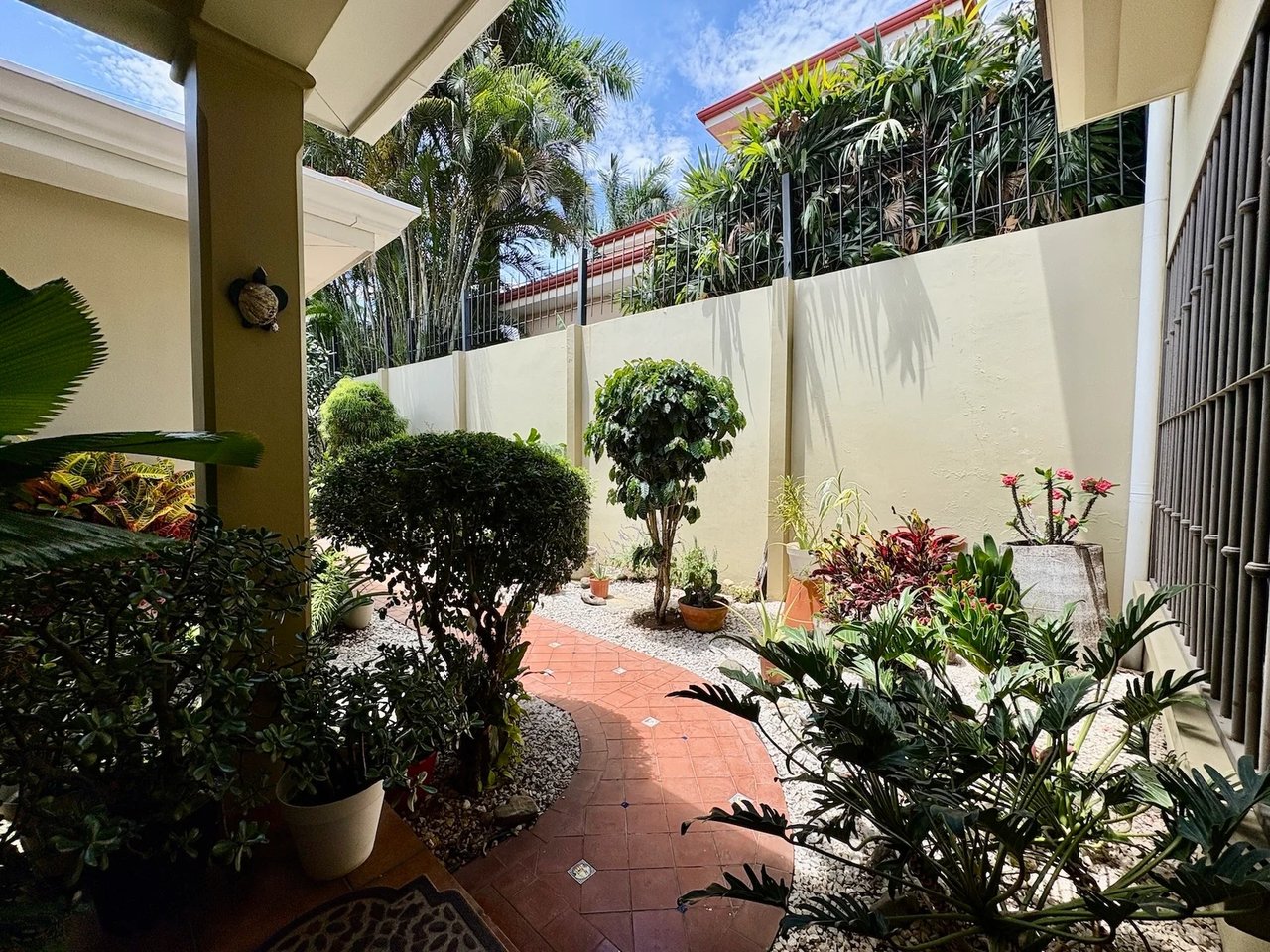 Remodeled Family Terrace Home, Escazu, San Jose