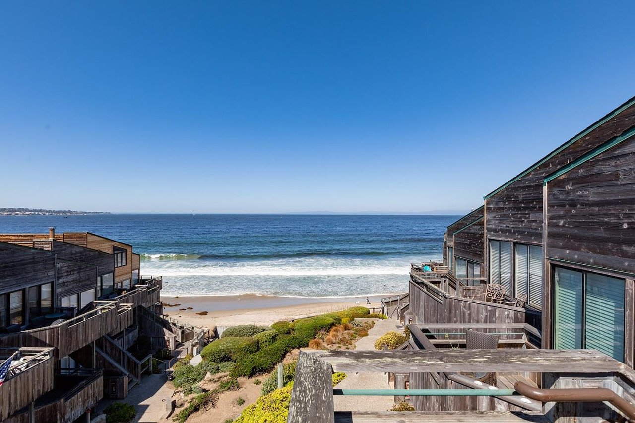 1 Surf Way APT 211
