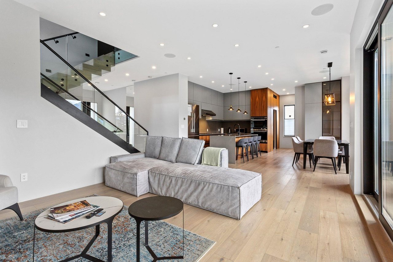 33-3385 Mamquam Rd