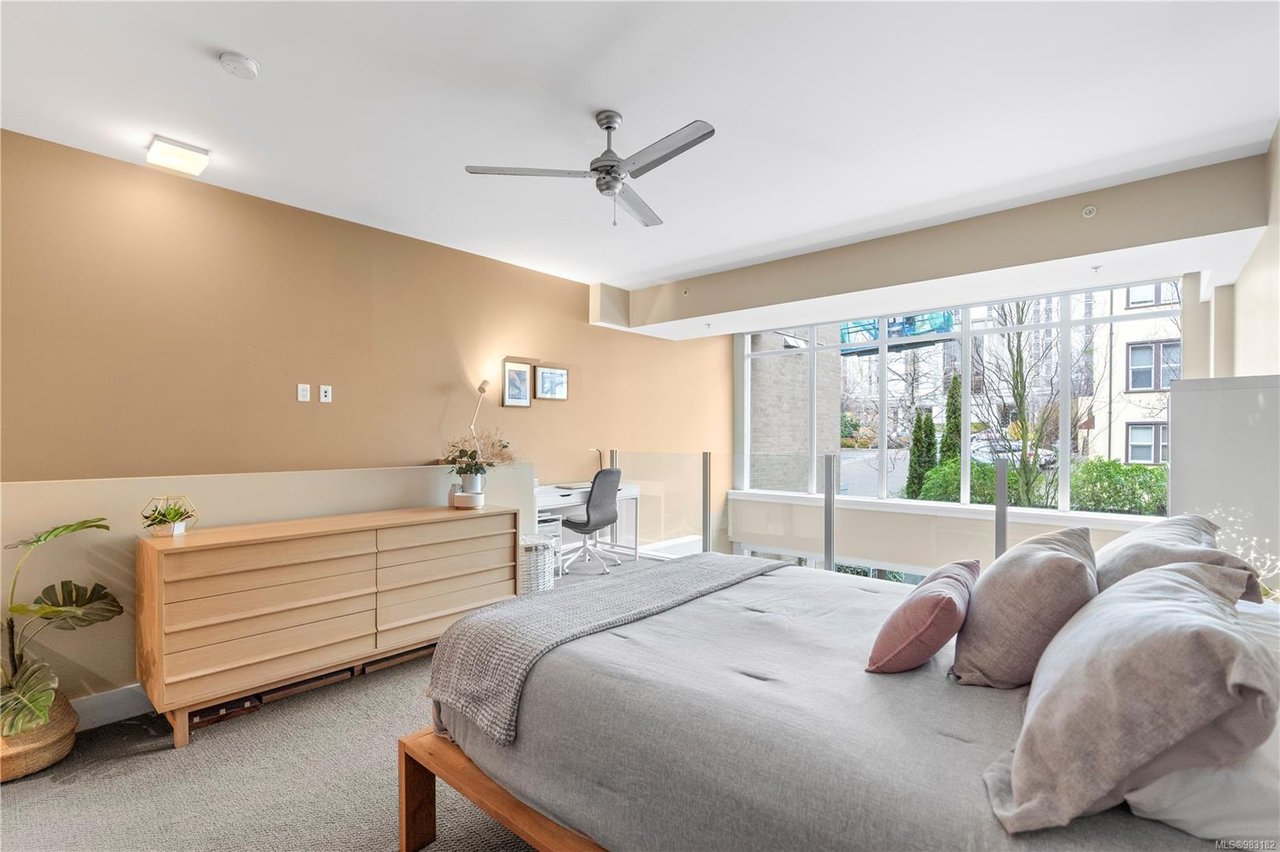 302-828 Rupert Terr, Victoria
