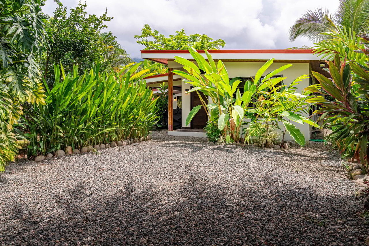 Uvita Garden Villa and Casita, 4 Bedrooms Total, Walking Distance To All
