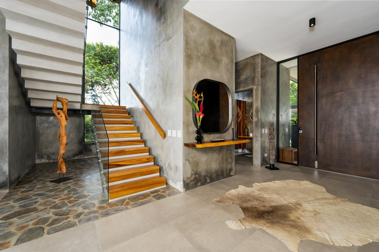Architectural Whale Tail Villa, Dominical, Puntarenas