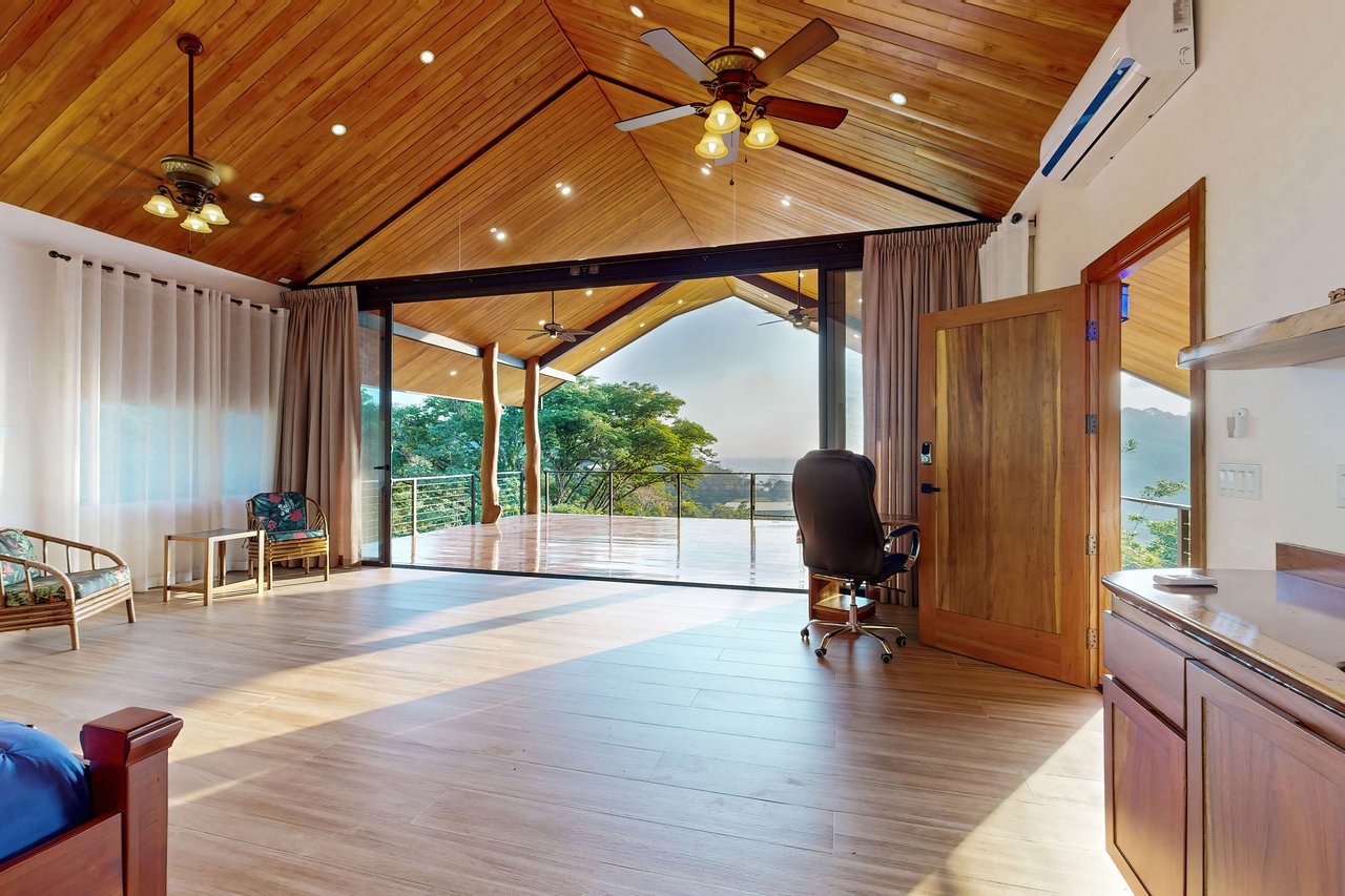 Villa Flor de La Vida, a Luxury 4 Bedroom Ocean View Home in Dominical!