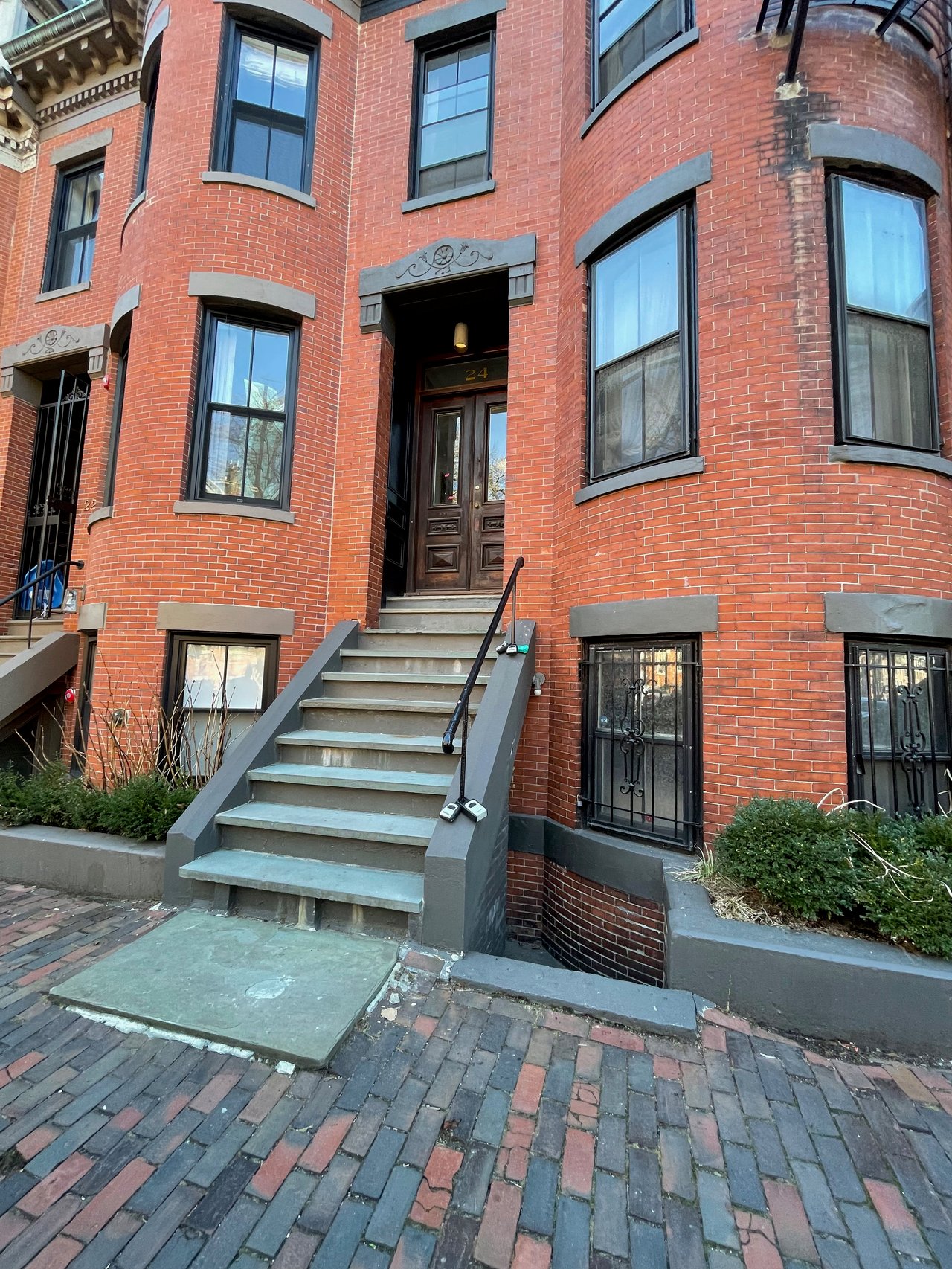 JULY - Appleton Street 2 bed 2 bath w. Private Patio & Laundry - Pets Negotiable!  HEAT AND HW incl! 