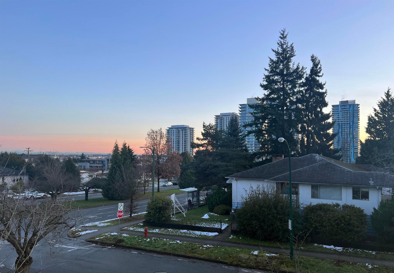 204-7777 Cambie St