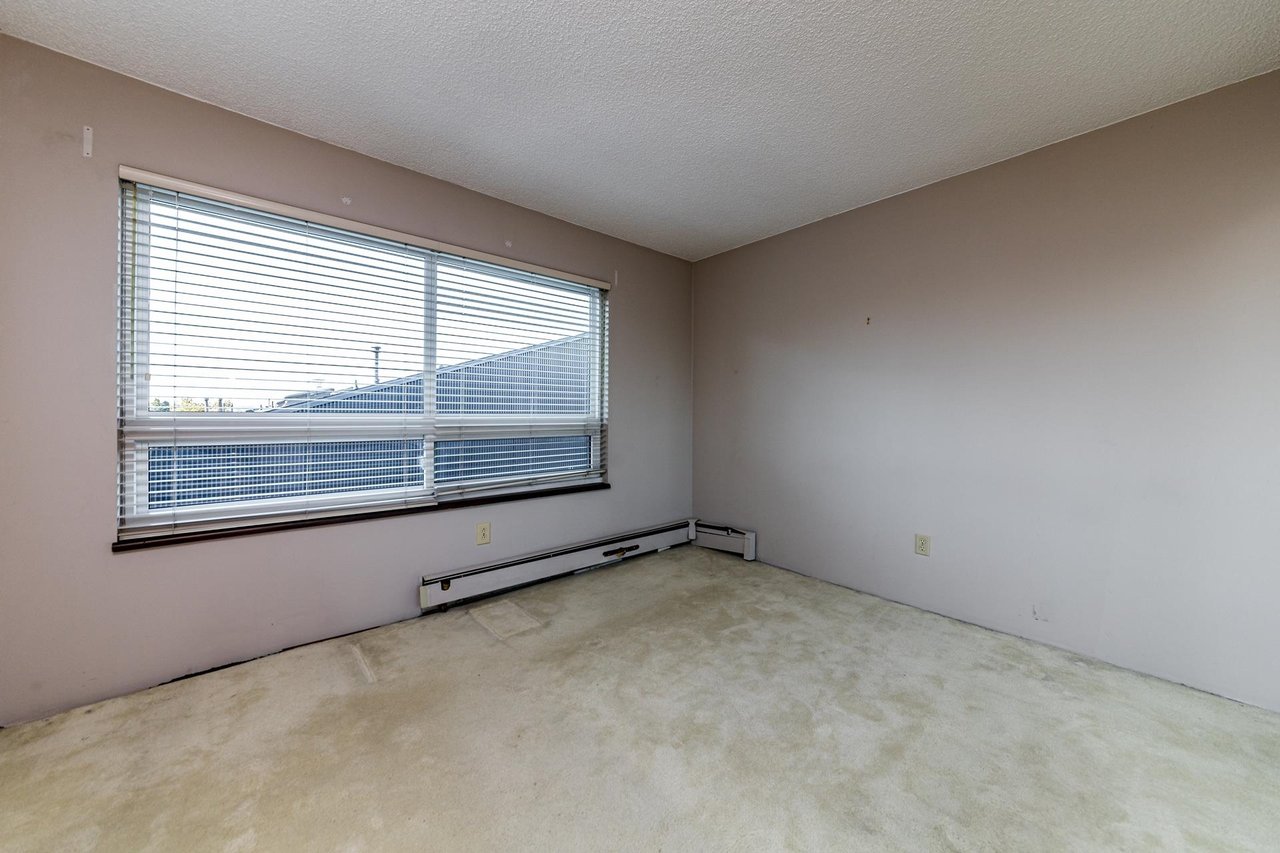 414-2366 Wall St