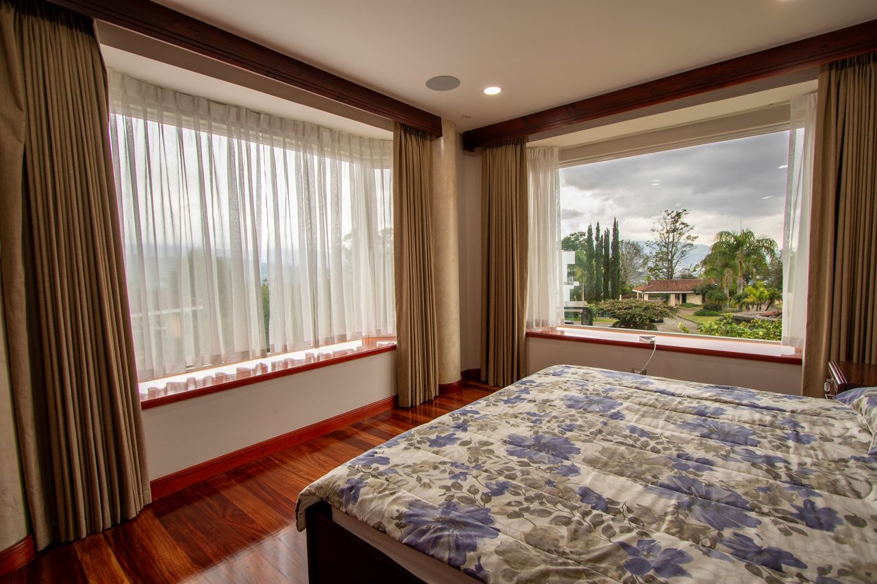 Classic Luxury Pool Estate, Curridabat, San Jose