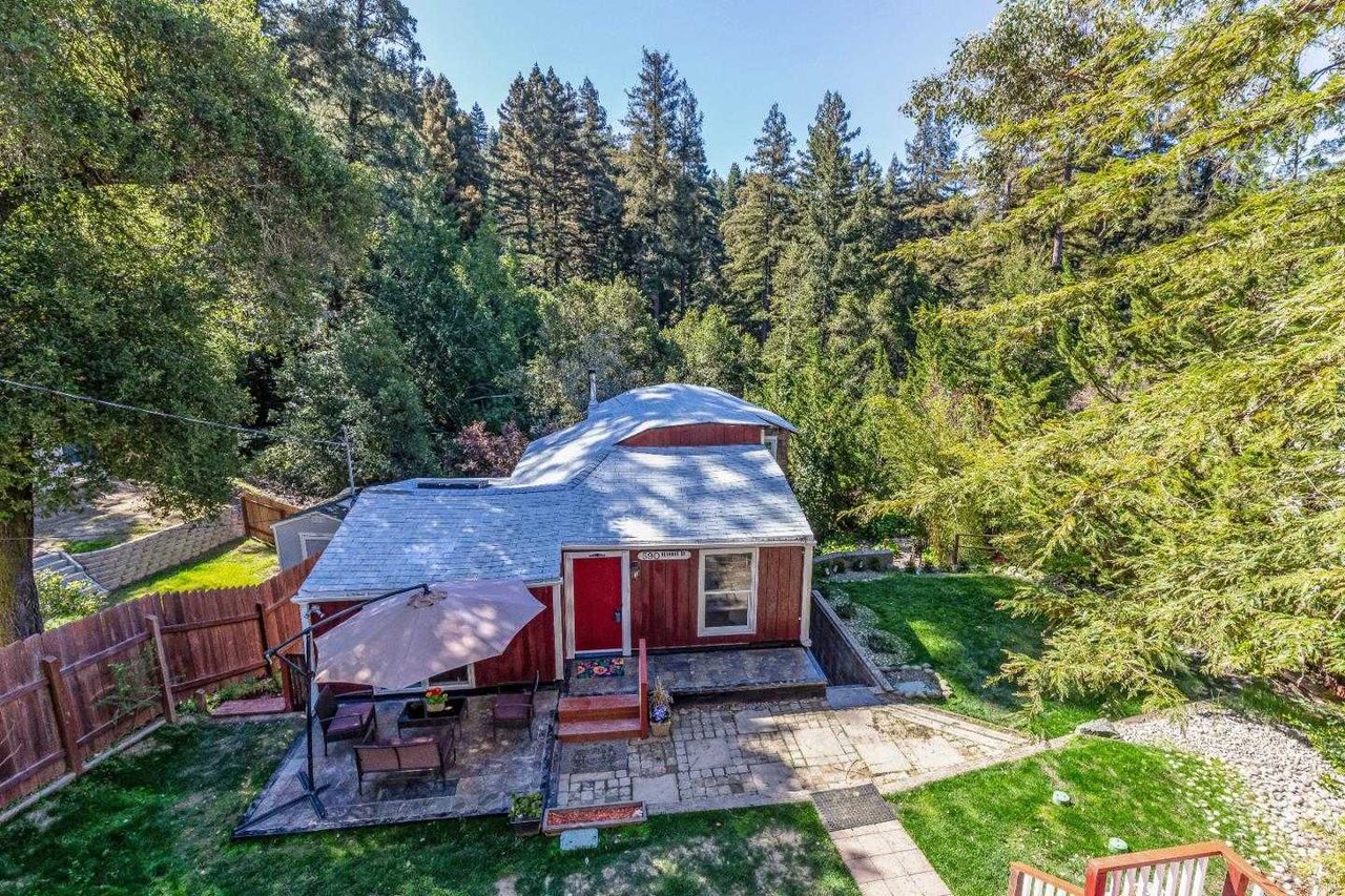 590 Redwood DR