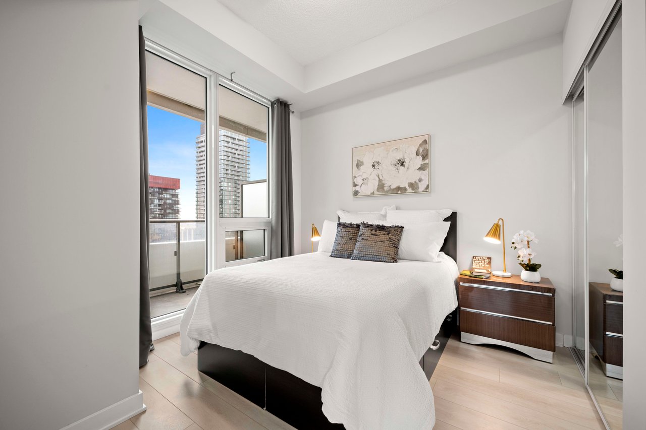 2221 Yonge Street Suite 2909