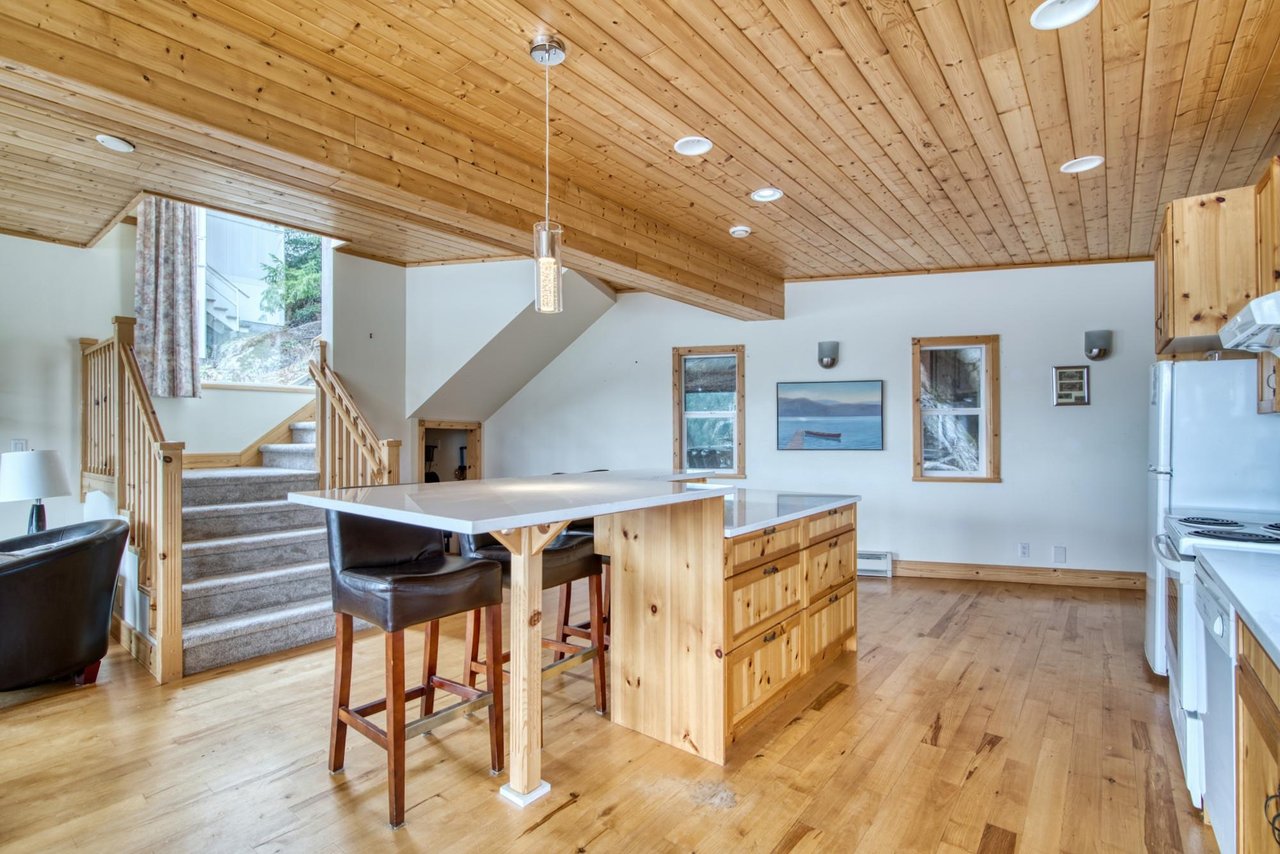 280 Arbutus Reach Rd