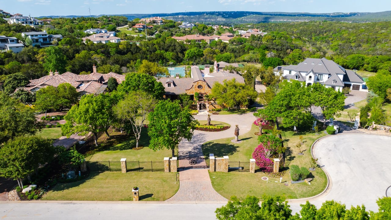 Gated Estate in Seven Oaks