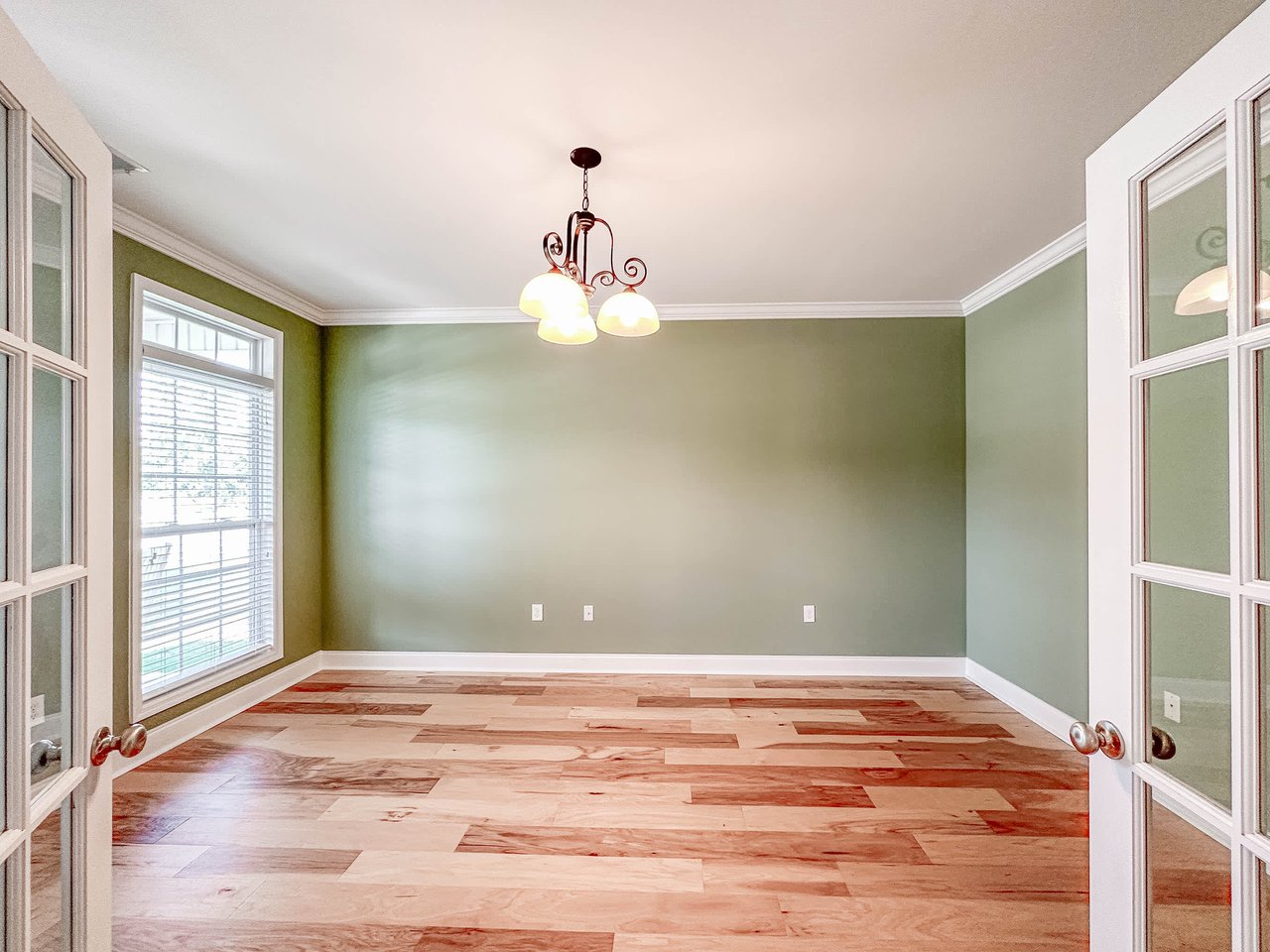2303 Palisades Court with 5 Bedrooms!!!