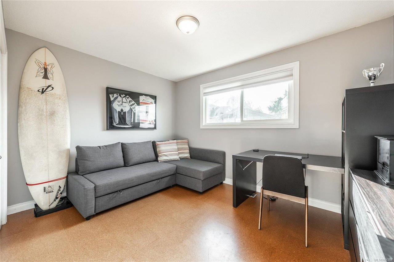 755 Connaught Rd
