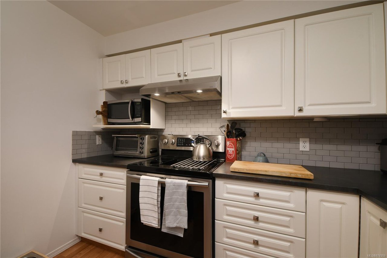 105-3400 Quadra St