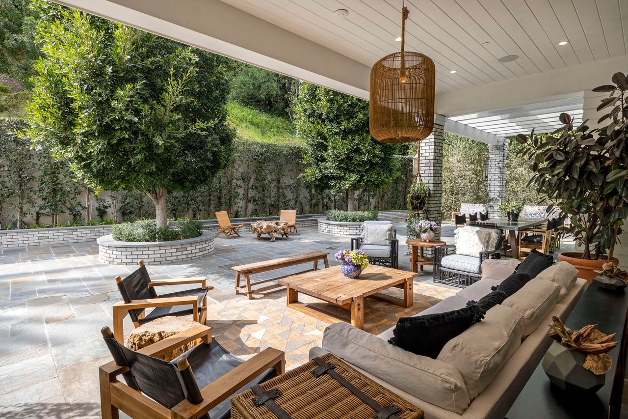 2333 Mandeville Canyon Rd