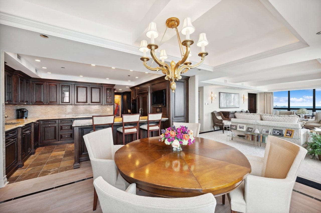 180 E PEARSON Street Unit: 4504