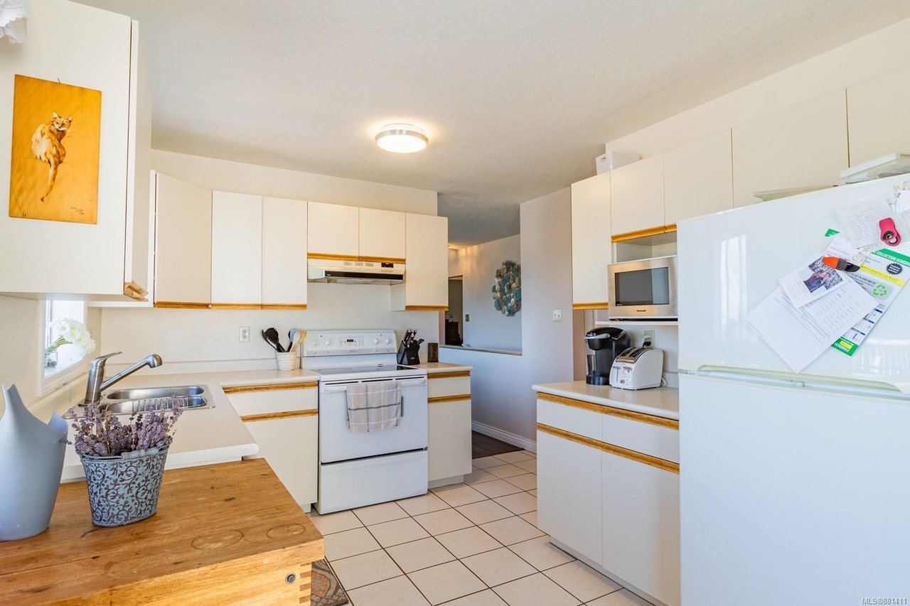 5270 Catalina Dr, Nanaimo