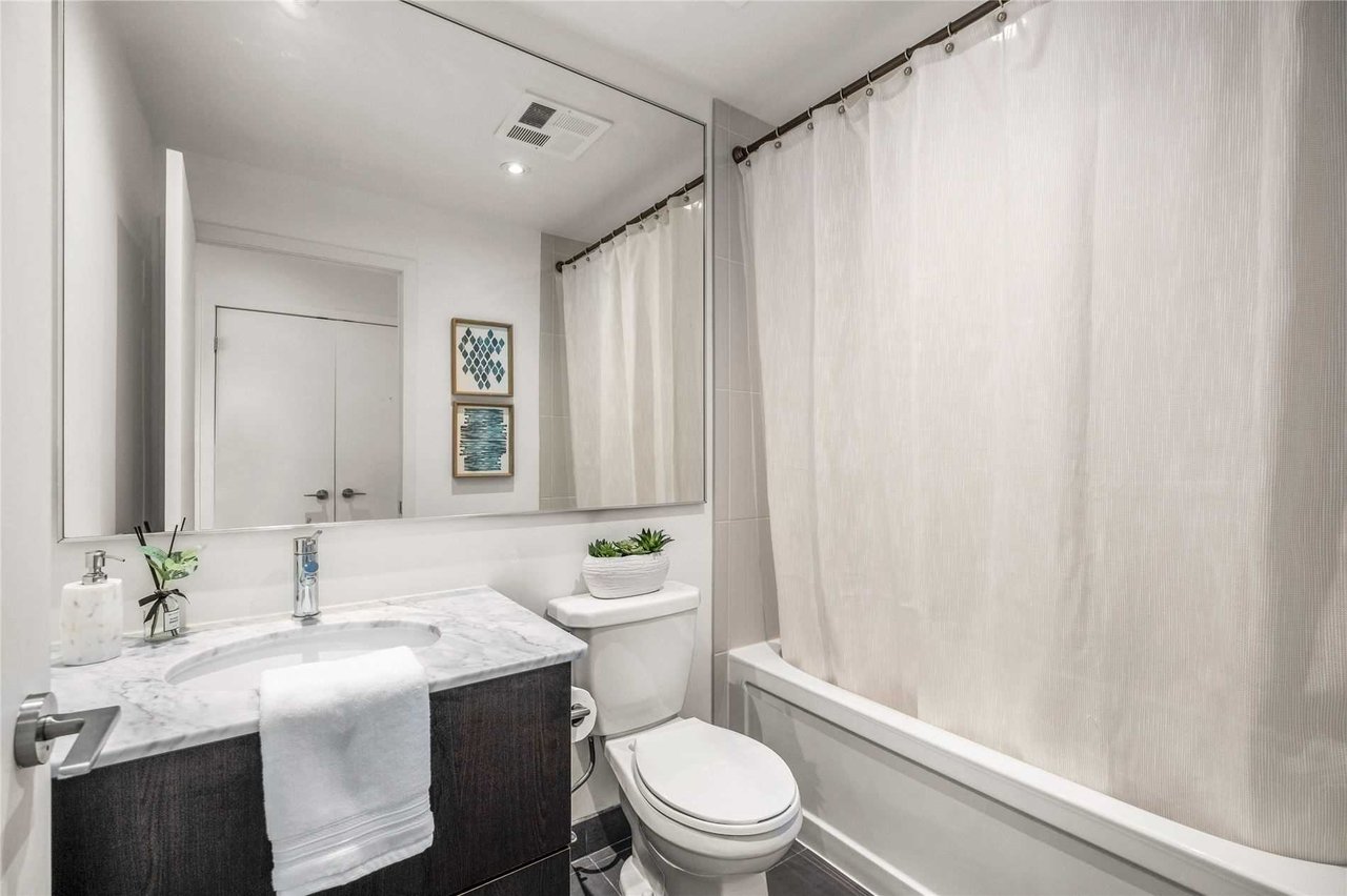 170 Fort York Blvd #1208