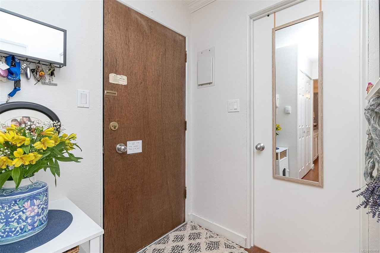 107-305 Michigan St