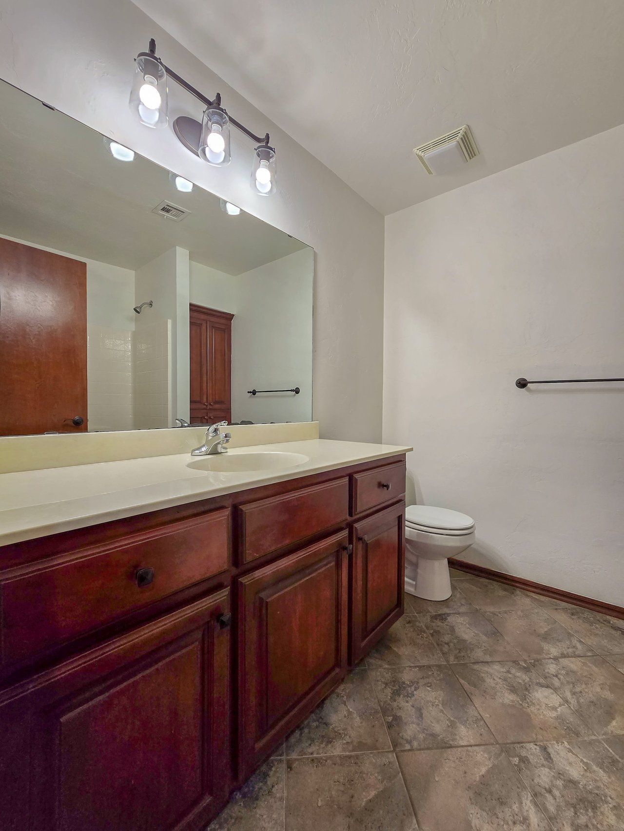 1211 Orchard Dr
