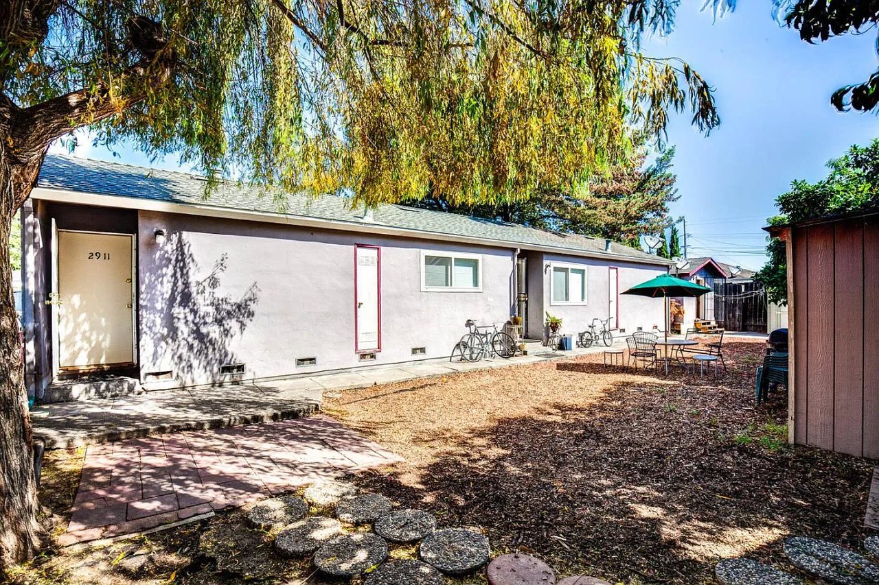 2911 Calvin Ave