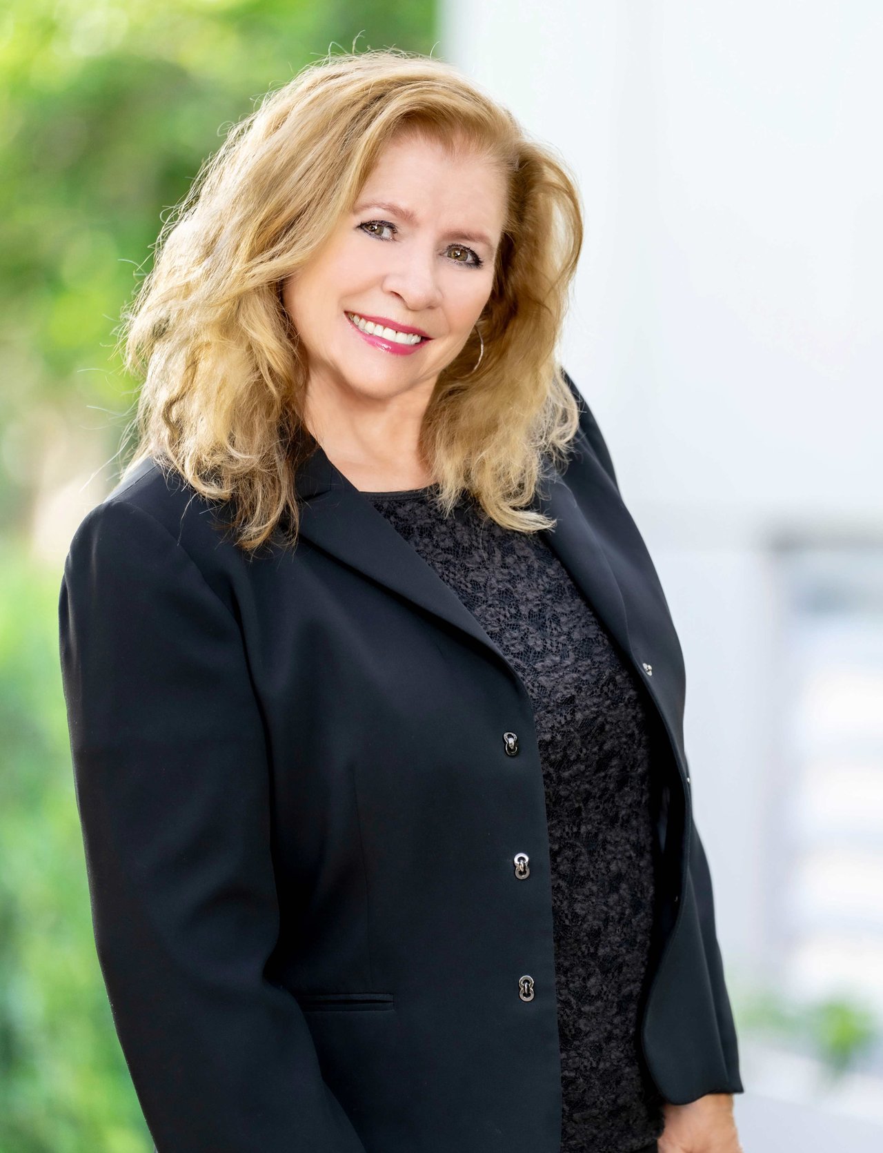 Heidi Nunes Headshot Realtor Revel Realty