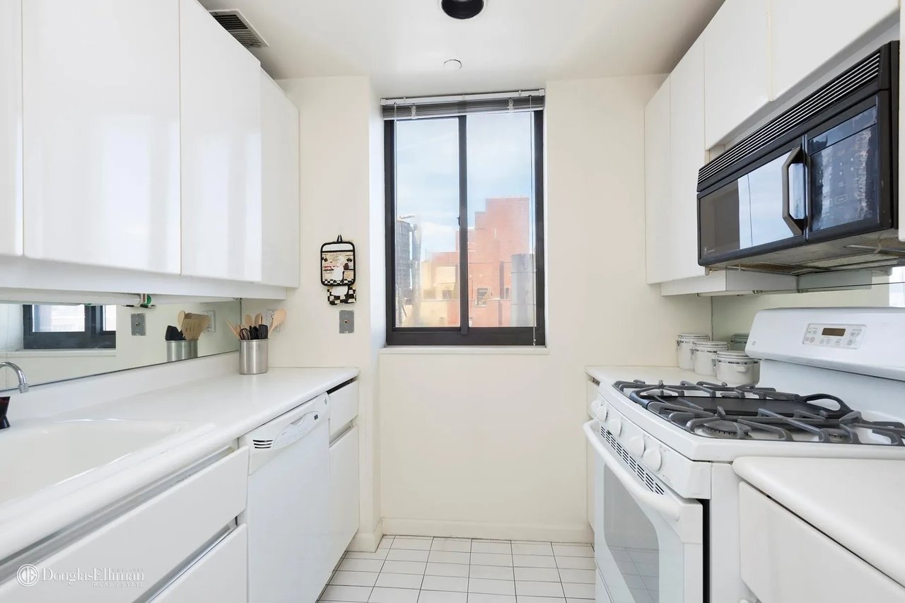 350 E 72nd St Units 20/21A