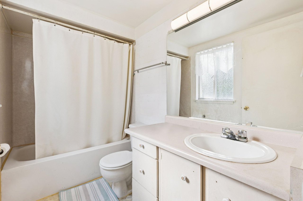 829 Westview Cres