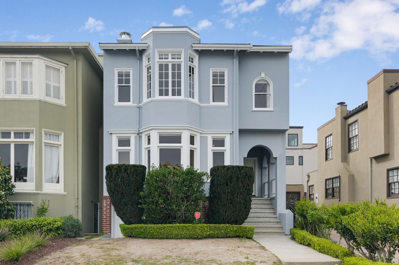 Inviting Sea Cliff Home