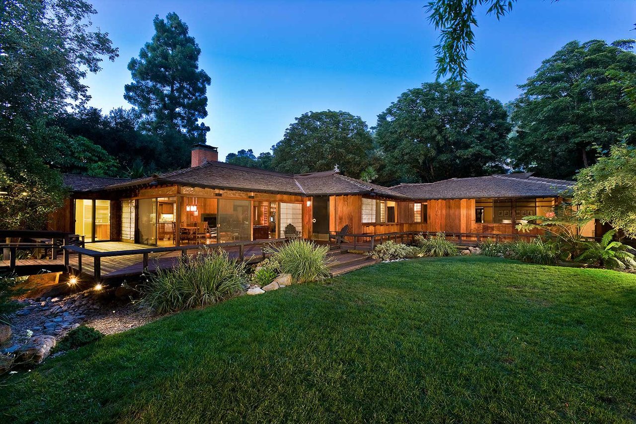 1900 Mandeville Canyon Rd