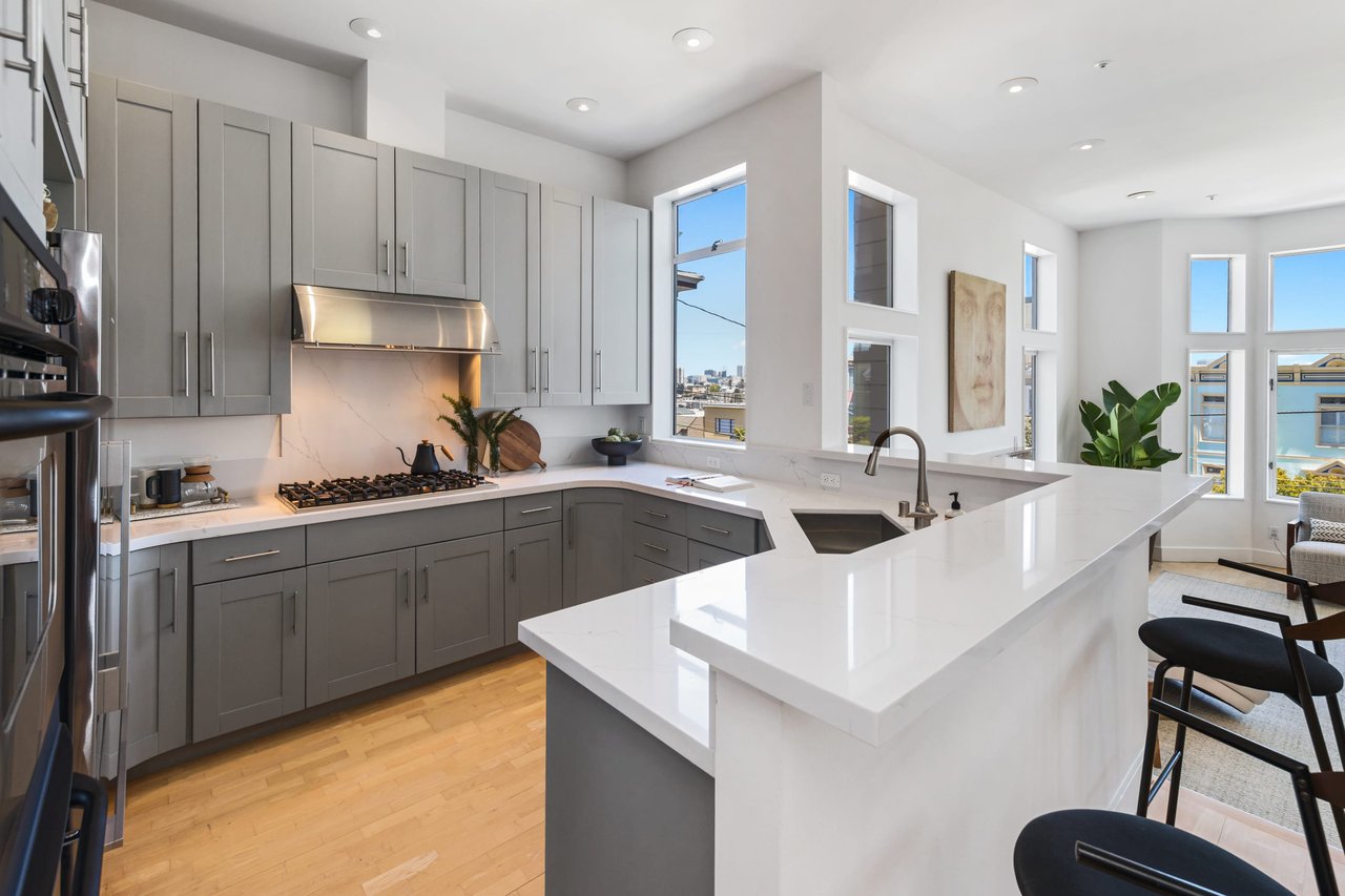 Generously Sized Condo Near Duboce Park