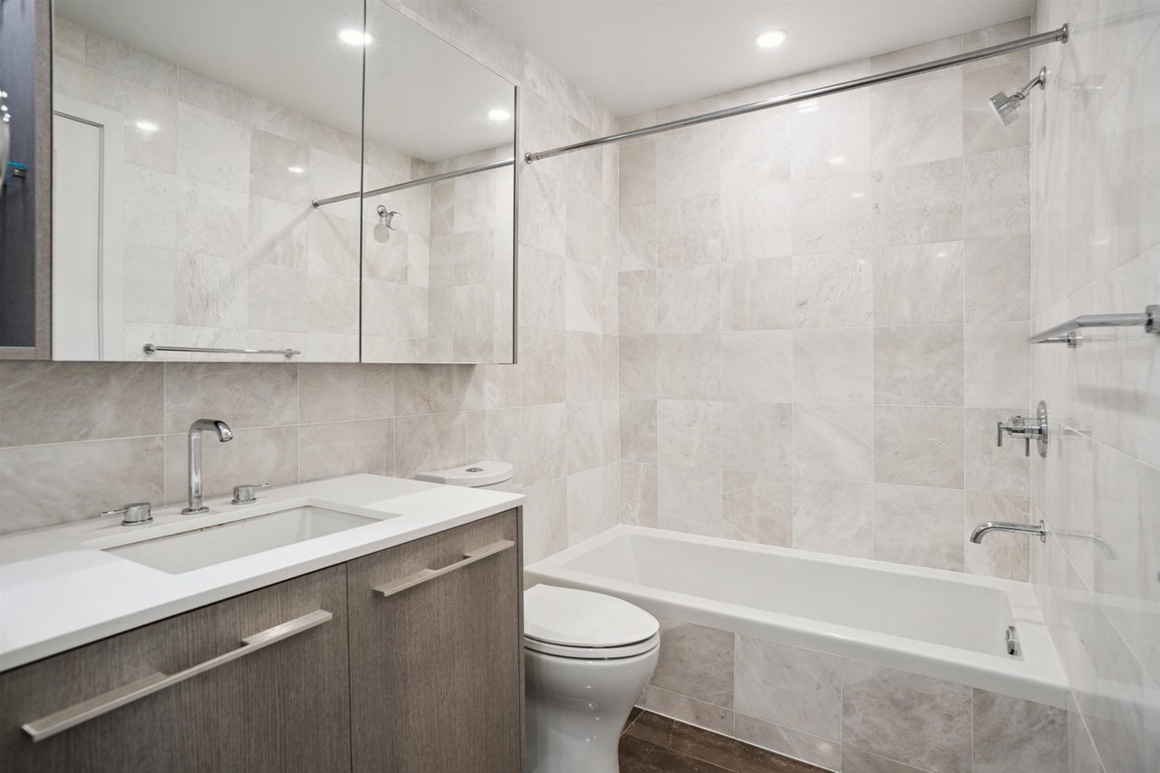 203-4932 Cambie St