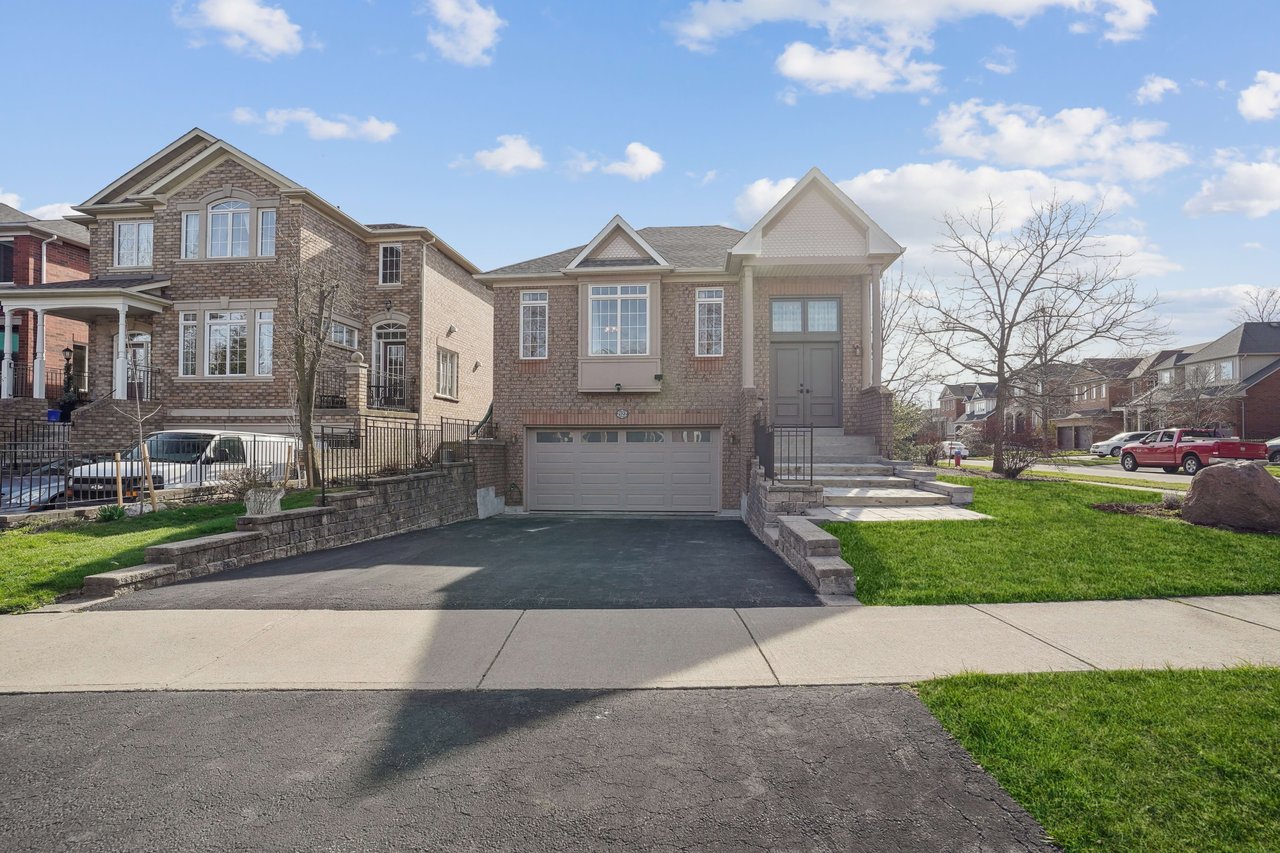 Raised Bungalow in desirable Westoak Trails