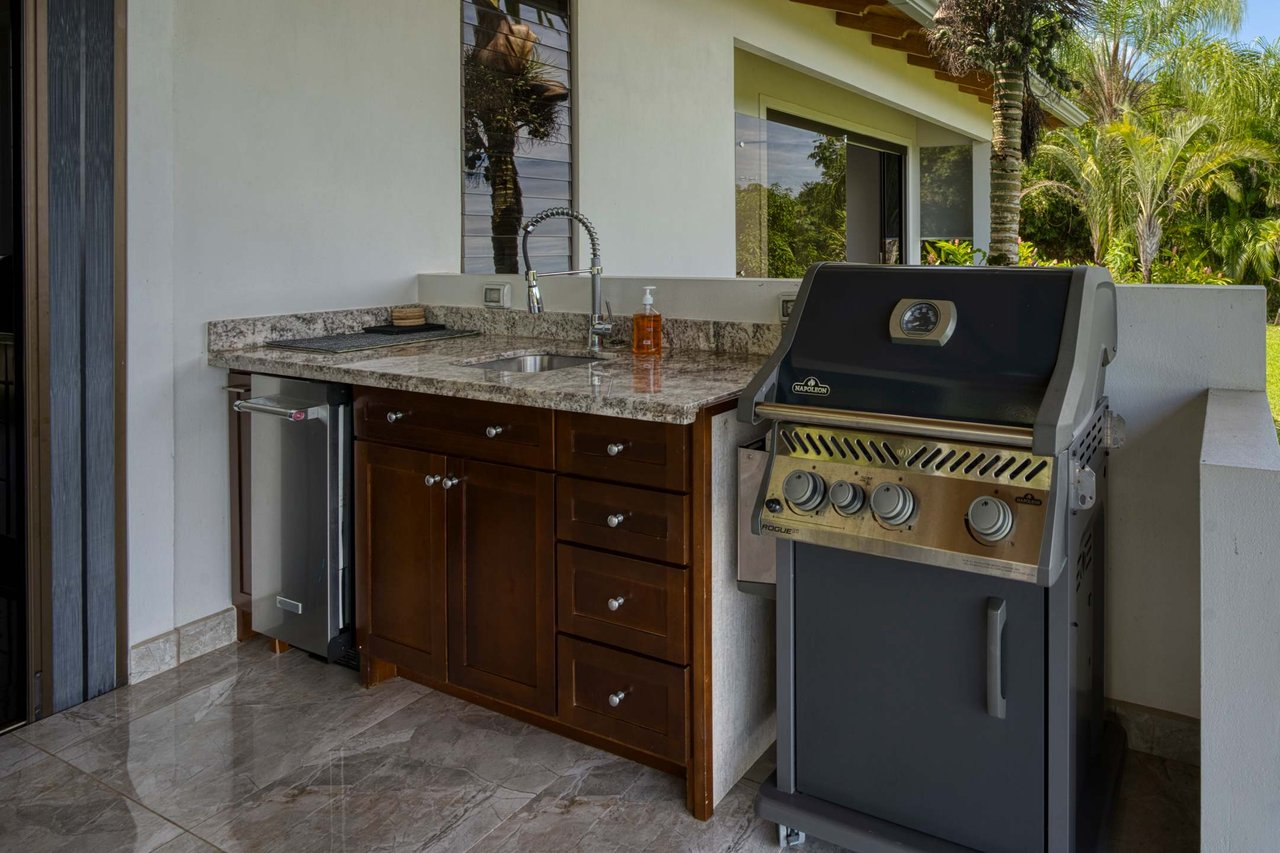 ELEGANT LUXURY HOME PLUS EXTRA LOT WITH OCEAN AND MOUNTAIN VIEWS